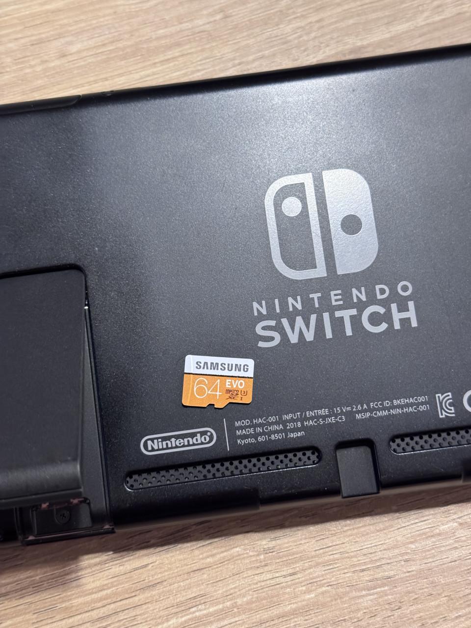 Nintendo Switch V1 grijs met accessoires.