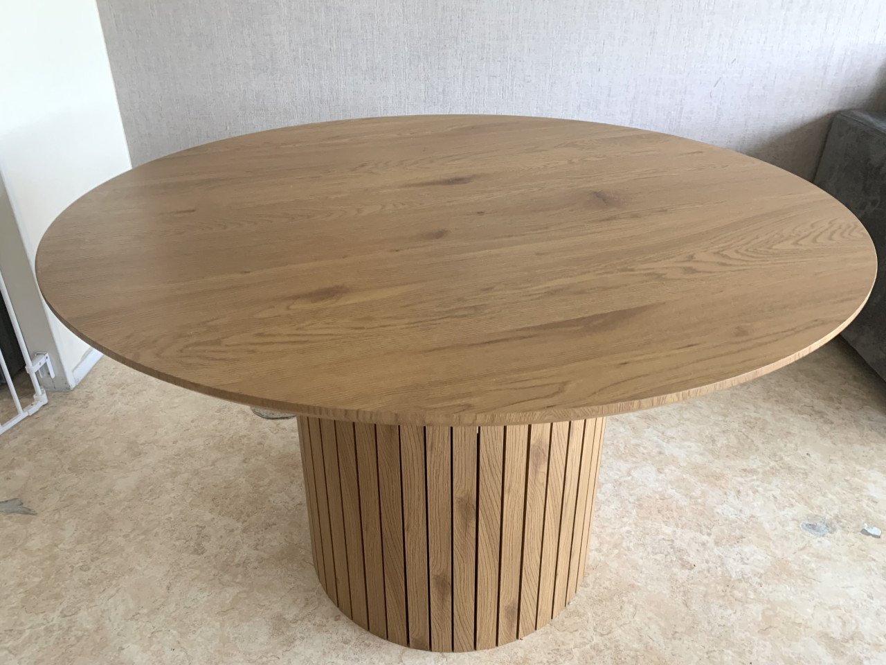 Ronde lamellen eettafel van natuurlijk eiken