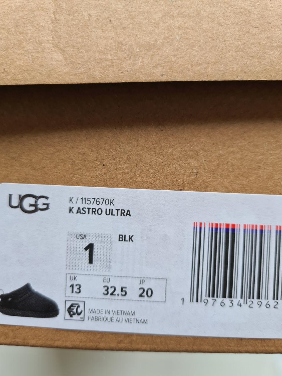 Nieuwe zwarte UGG pantoffels  Maat 32,5