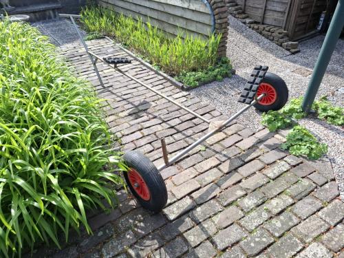 Bijboot trailer eenvoudig demonteerbaar €50,-