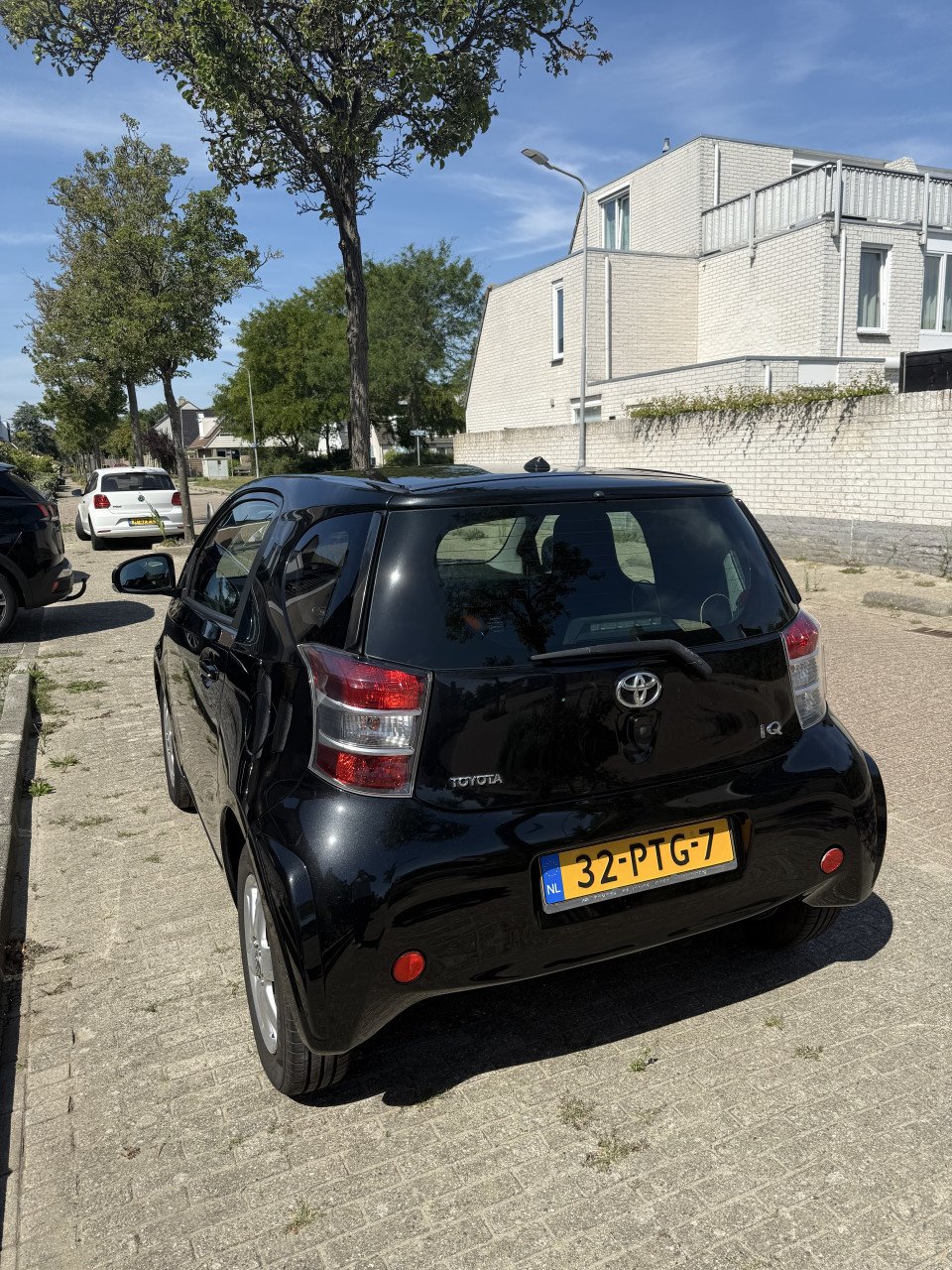 Toyota IQ 1.0 VVTi 2011 Zwart AUTOMAAT / NAVIGATIE