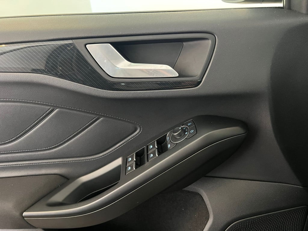 Ford Focus wagon 1.0 ecoboost hybrid st line business