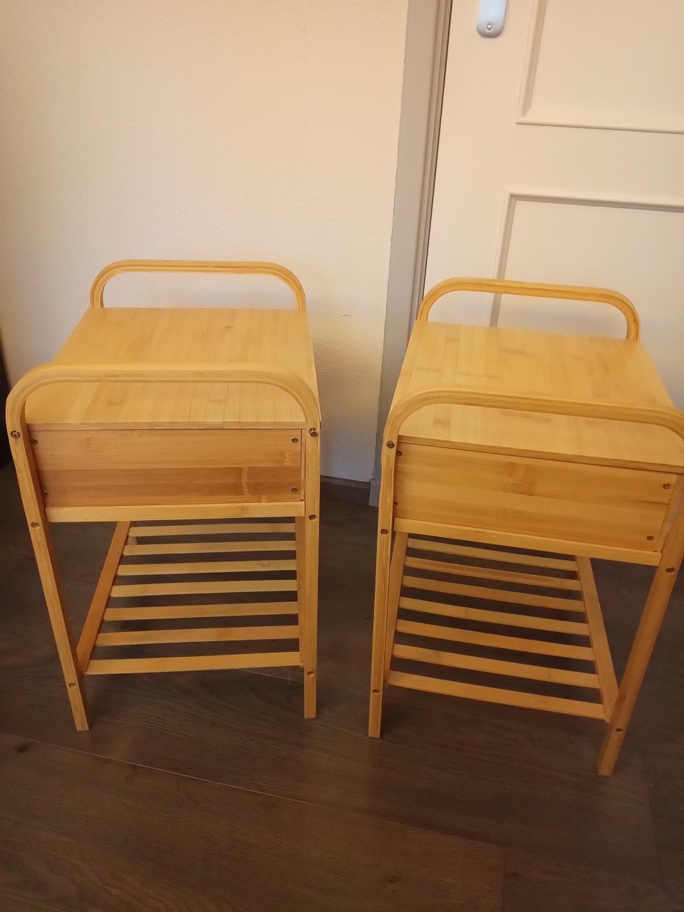 Twee nachtkastjes