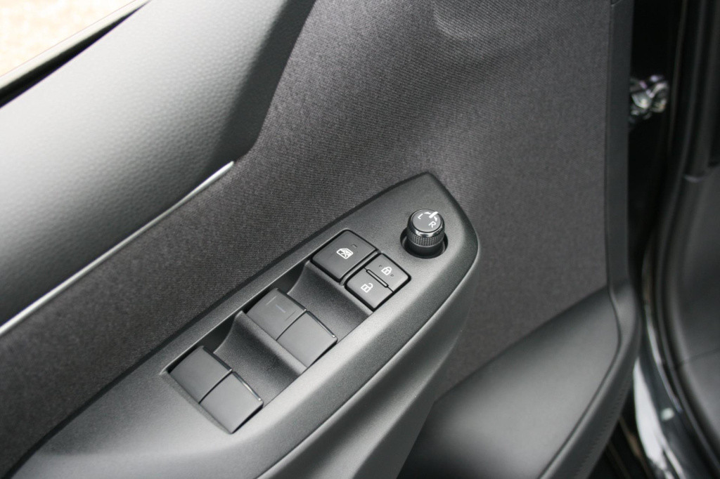 Mazda 2 Hybrid 1.5 centre-line