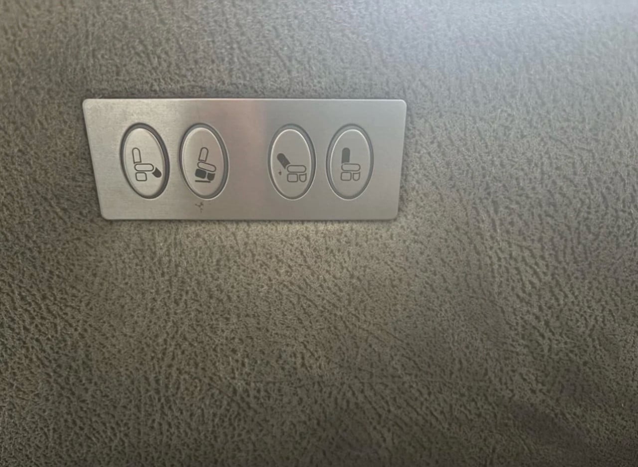 Te koop Prominent sta op fauteuil