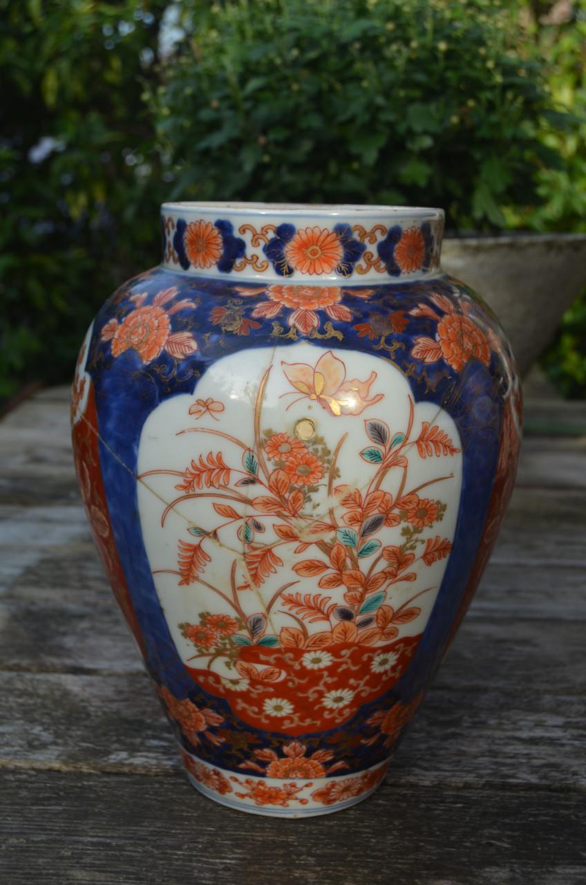 Paar Imari dekselvazen in puinstaat! 1 1/2 dan toch.