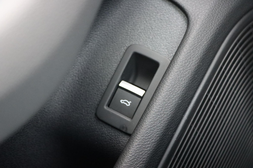 Audi A4 limousine 35 tfsi launch edition sport