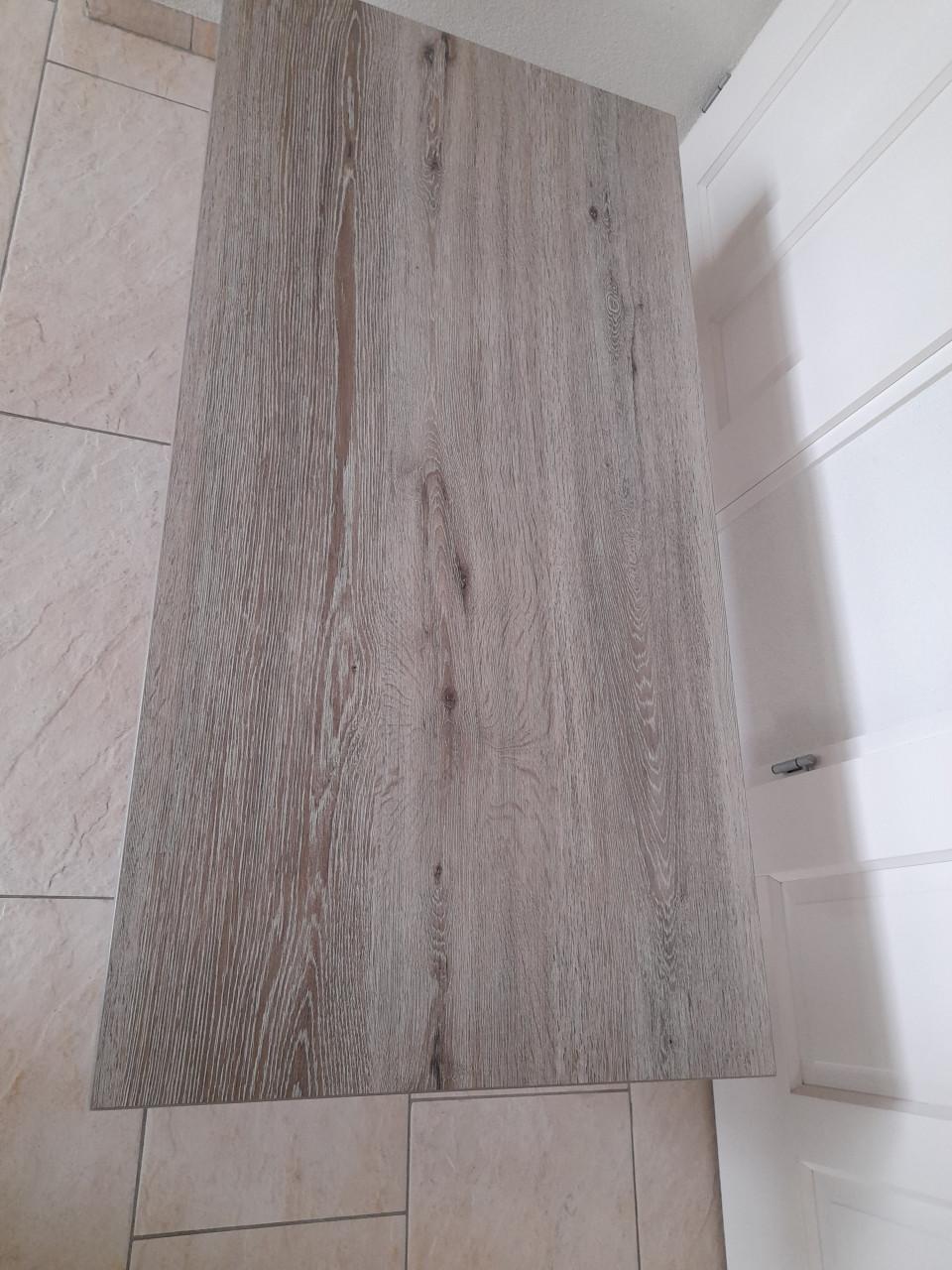 Prachtige salon tafel 68 x 135 x 44H (z.g.a.n.)  Materiaal : Melamine