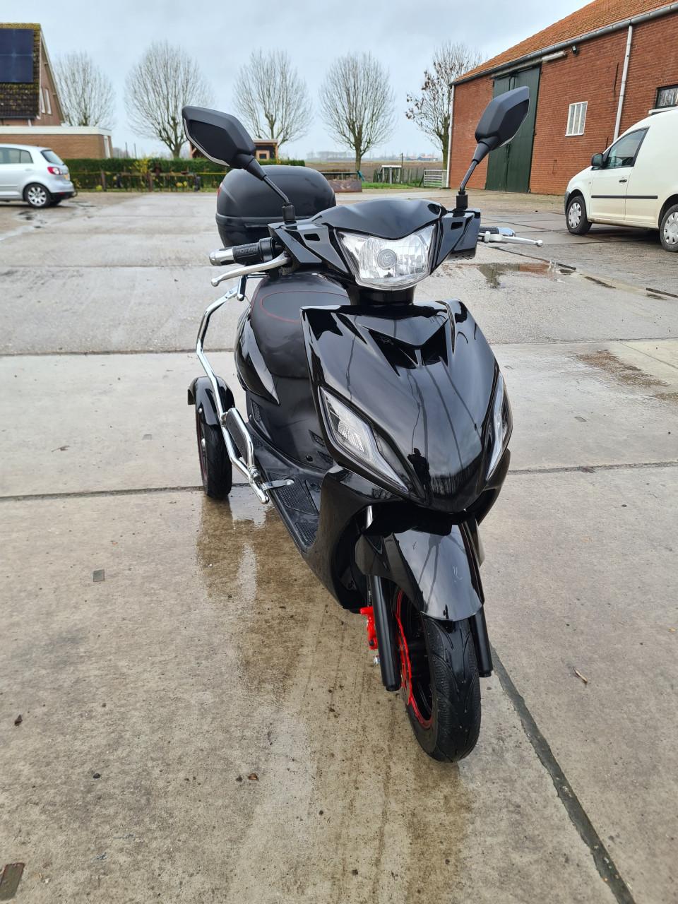 Scootmobiel , IVA, T3 zwart, 3-wielscooter