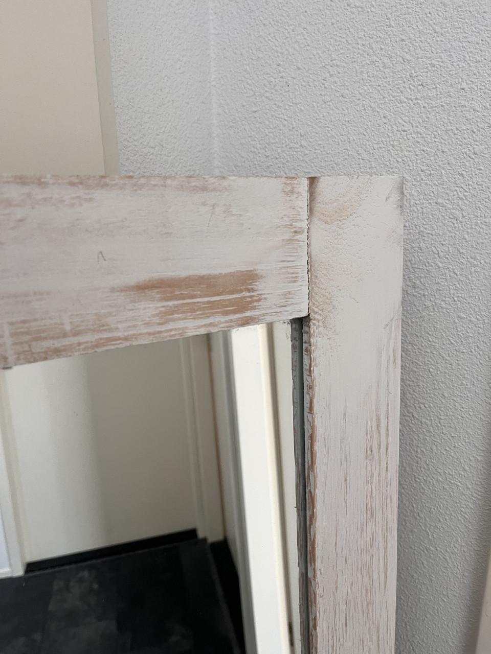 TE KOOP: Spiegel met houten lijst