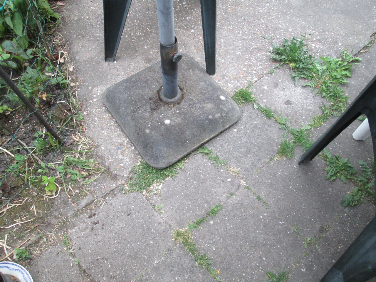 Parasol en betonnen parasolvoet