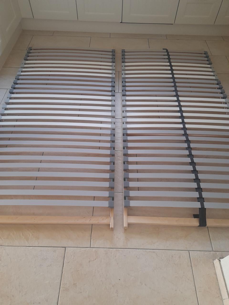 2 x 90 x 200 lattenbodems (in goede staat )