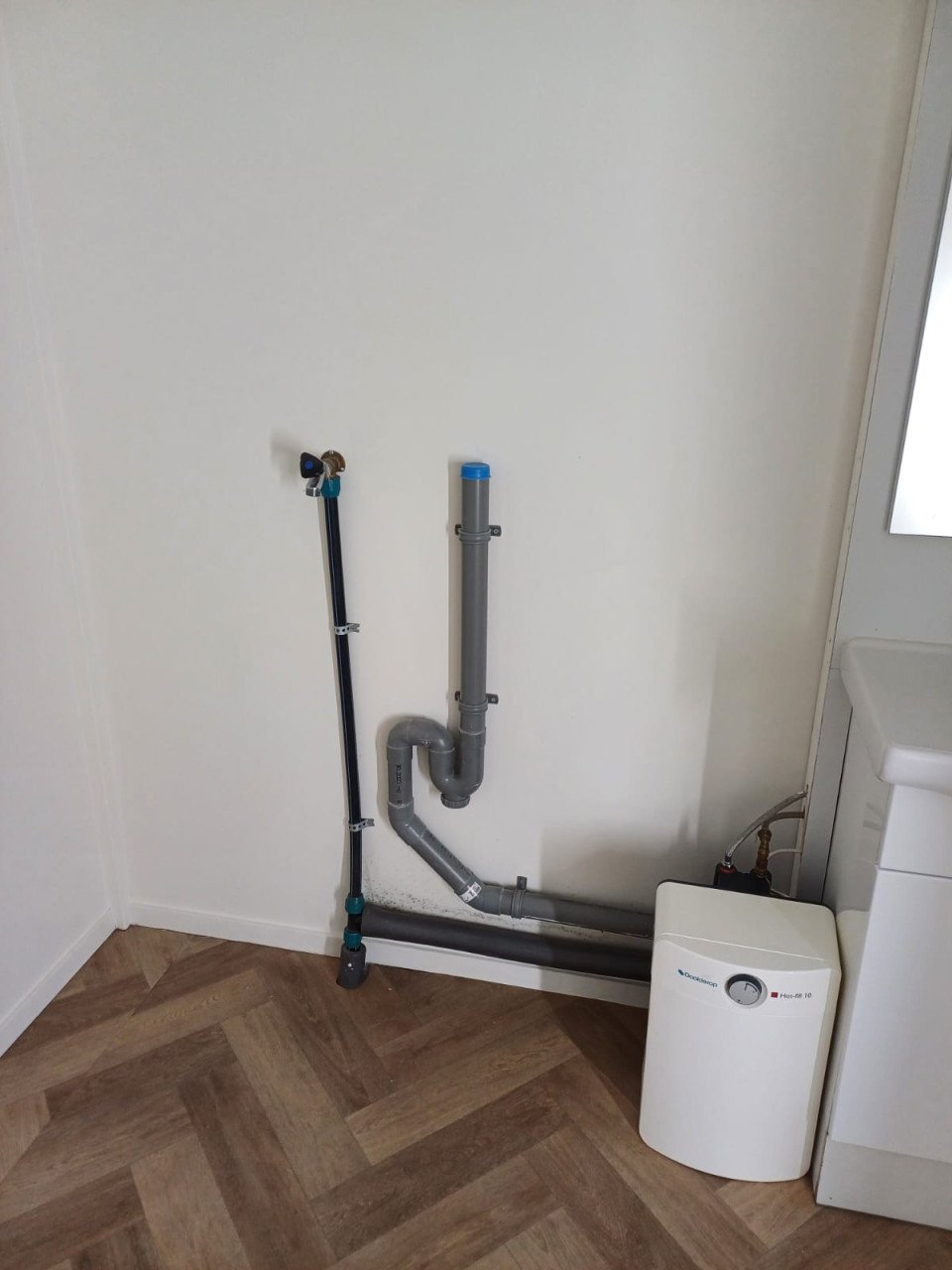 Toilet, schaf/woonunit 8 x 3,5 meter