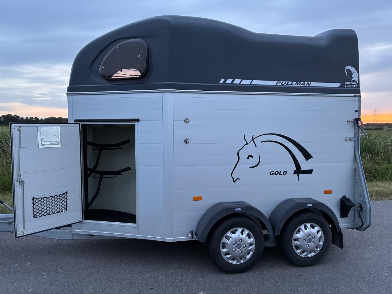Volledig aluminium Cheval Liberte met zadelkamer en klep/deur