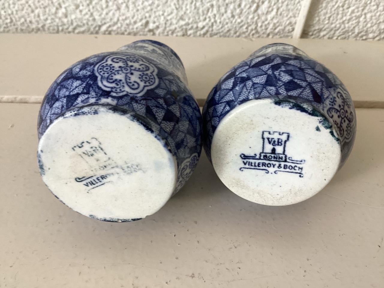 Vaasjes. 2 x Porselijn. (Villeroy & Boch)