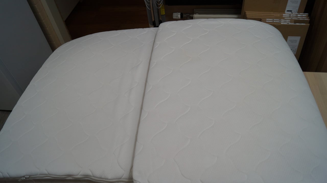 Twee Leen Bakker toppers 90 x 200 cm en 6 cm dik.