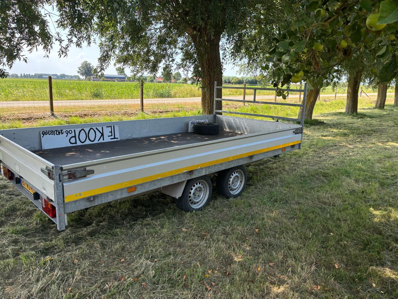 Hapert plateauwagen (4 x2 mtr)