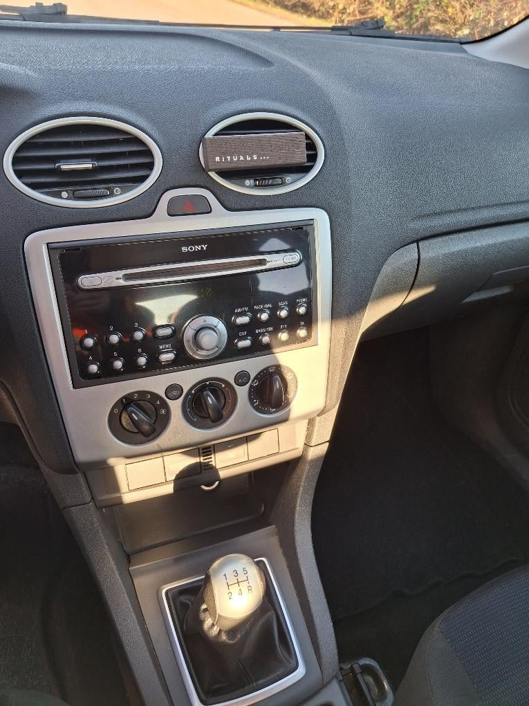 Ford Focus  1.6-16v Futura