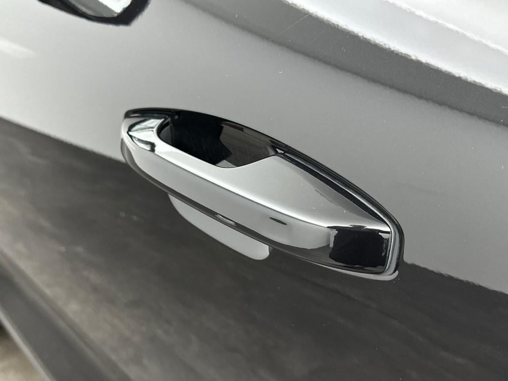 Volvo XC40 t5 262pk recharge r-design| pano| adap.cruise| 360camera