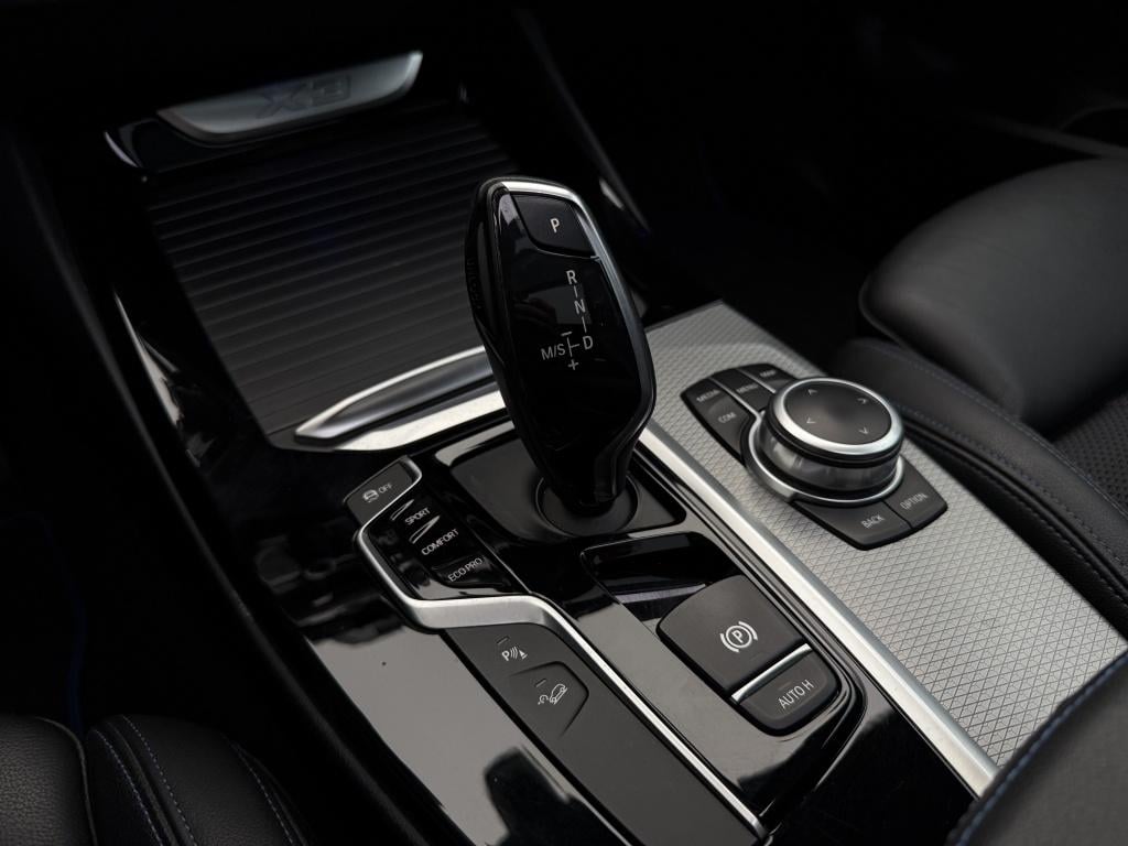 BMW X3 xdrive20i high executive // m-sport // pano // dealerondhouden /