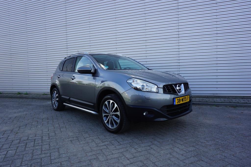 Nissan Qashqai 2.0 tekna airco / navi / cruise / camera / pano / stoelverw.