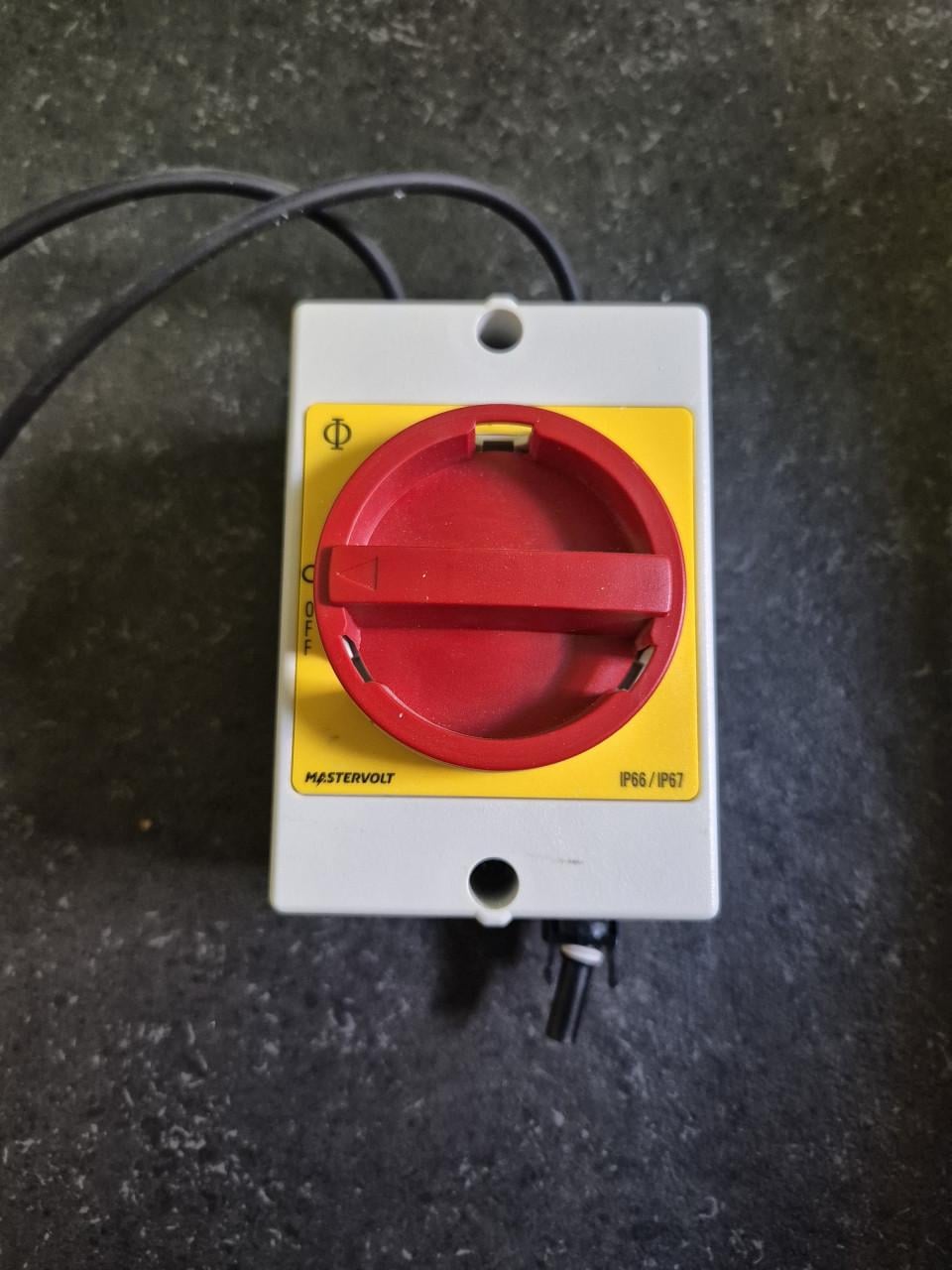 Mastervolt omvormer 1500 web en PV scheider DC-schakelaar