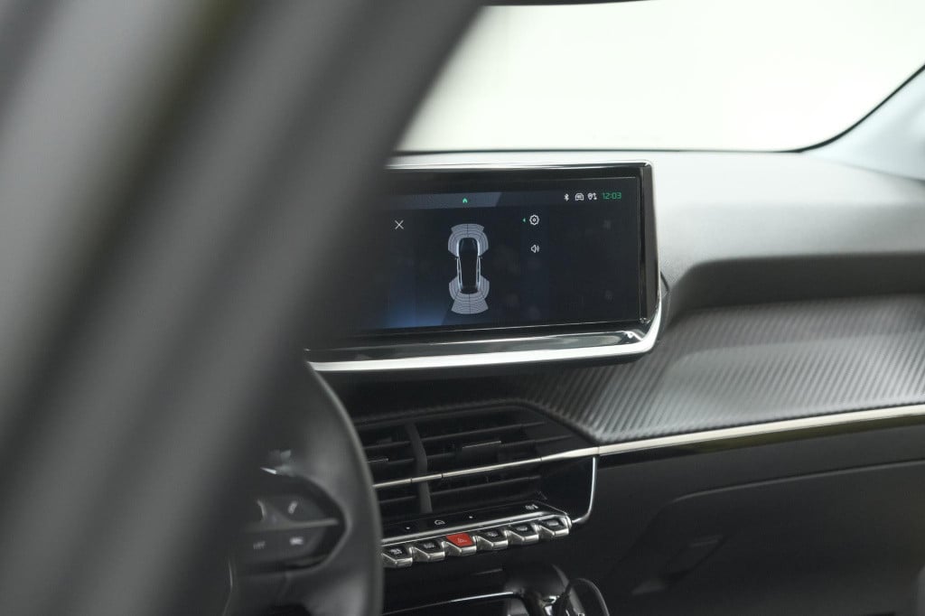 Peugeot 208 puretech 100 allure | parkeersensoren | apple carplay | climate