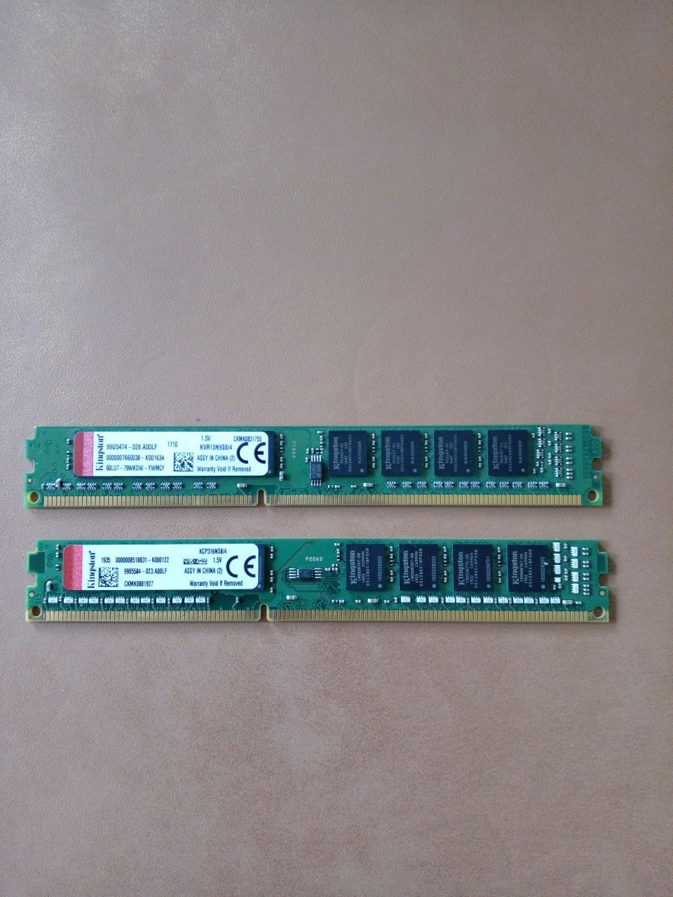 Ram bankjes: 2 x 4 GB - DDR3/PC3 Kingston KVR13N9S8/4 Low-Profile.