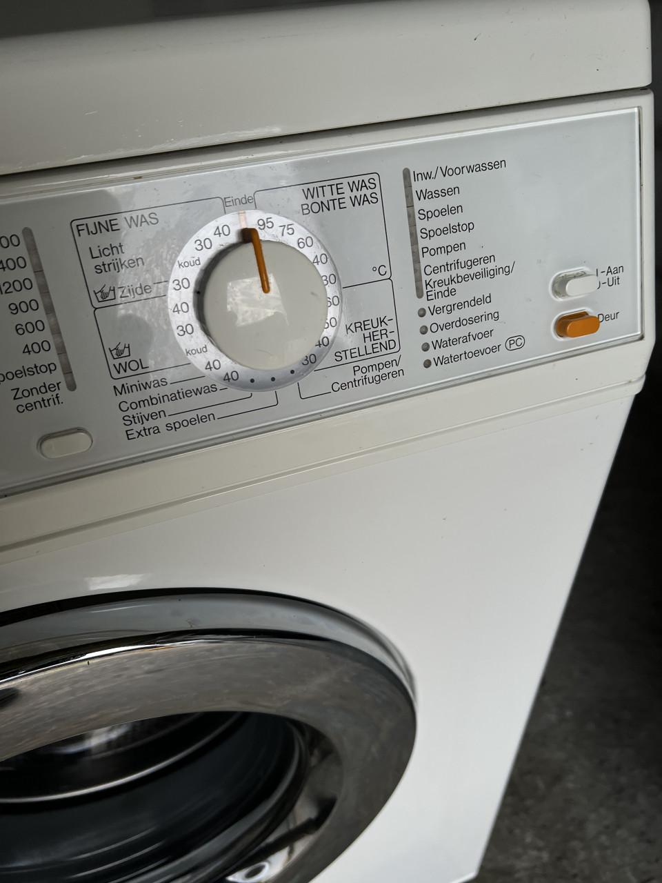 Nauwelijks gebruikte Miele Wasmachine 1600 toren 5 kg. als nieuw