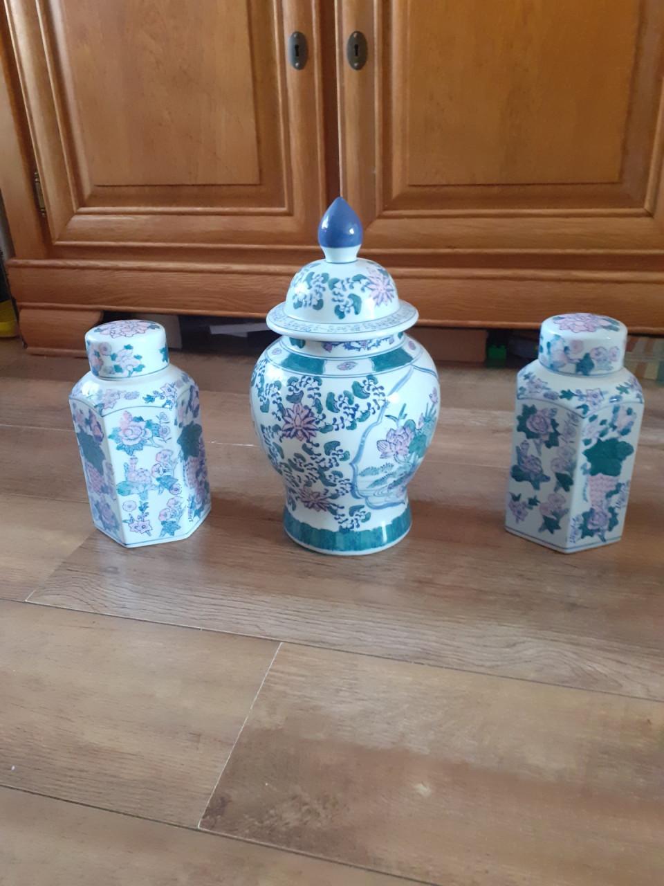 Vazen voor op de kast