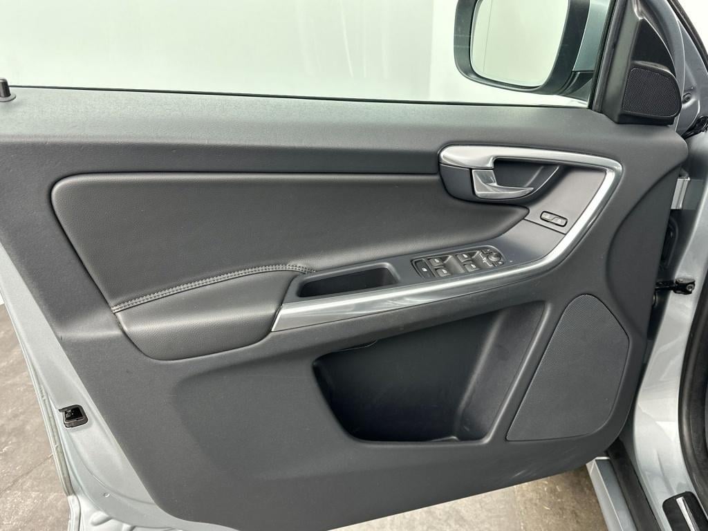 Volvo XC60 t5 gt polar+ | parkeerverwarming op brandstof | schuifdak