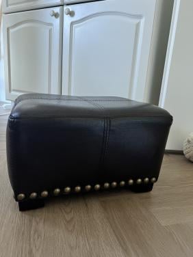 Kleine poef met studs