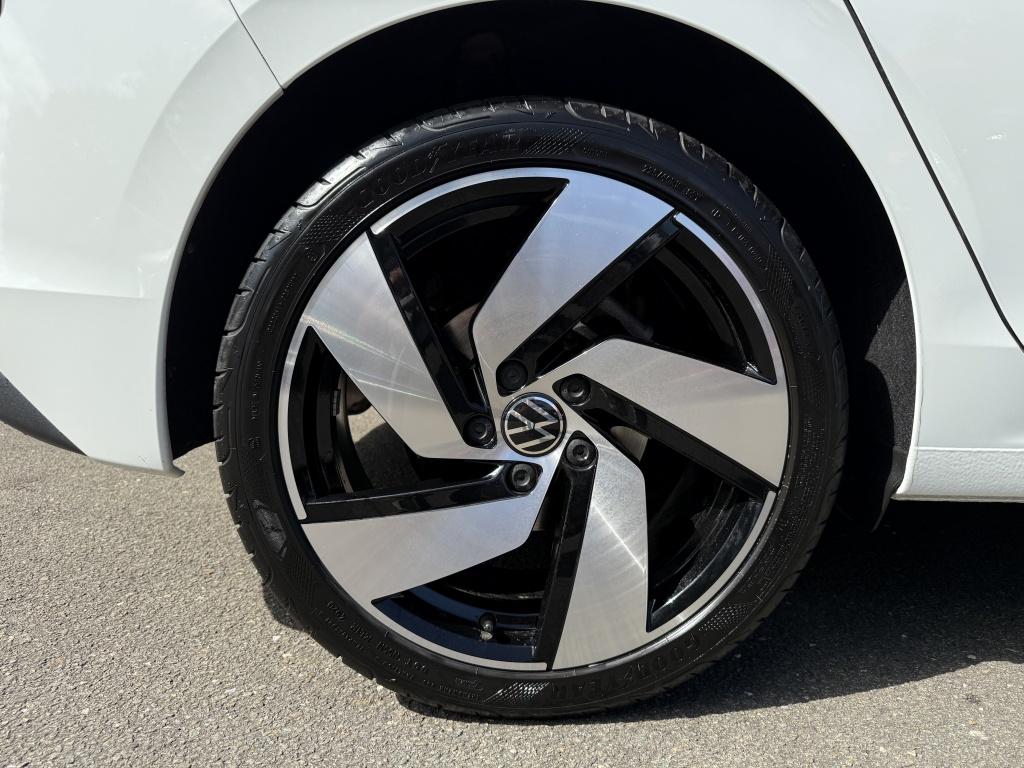 Volkswagen Golf 1.0 tsi life // led koplampen // trekhaak //