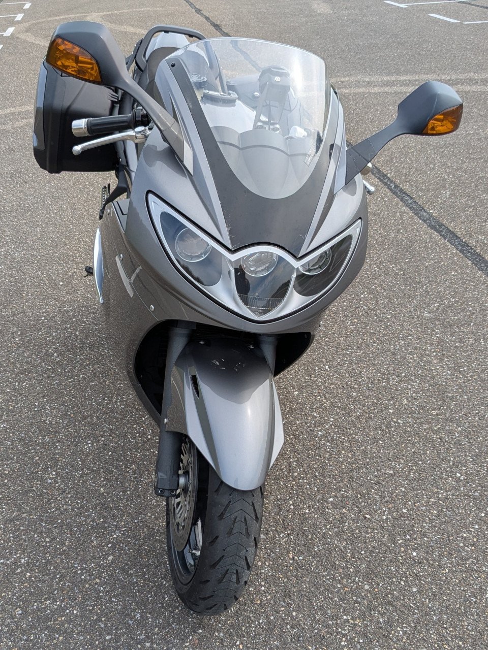 Triumph Sprint ST 1050 - Grijs - Met koffers