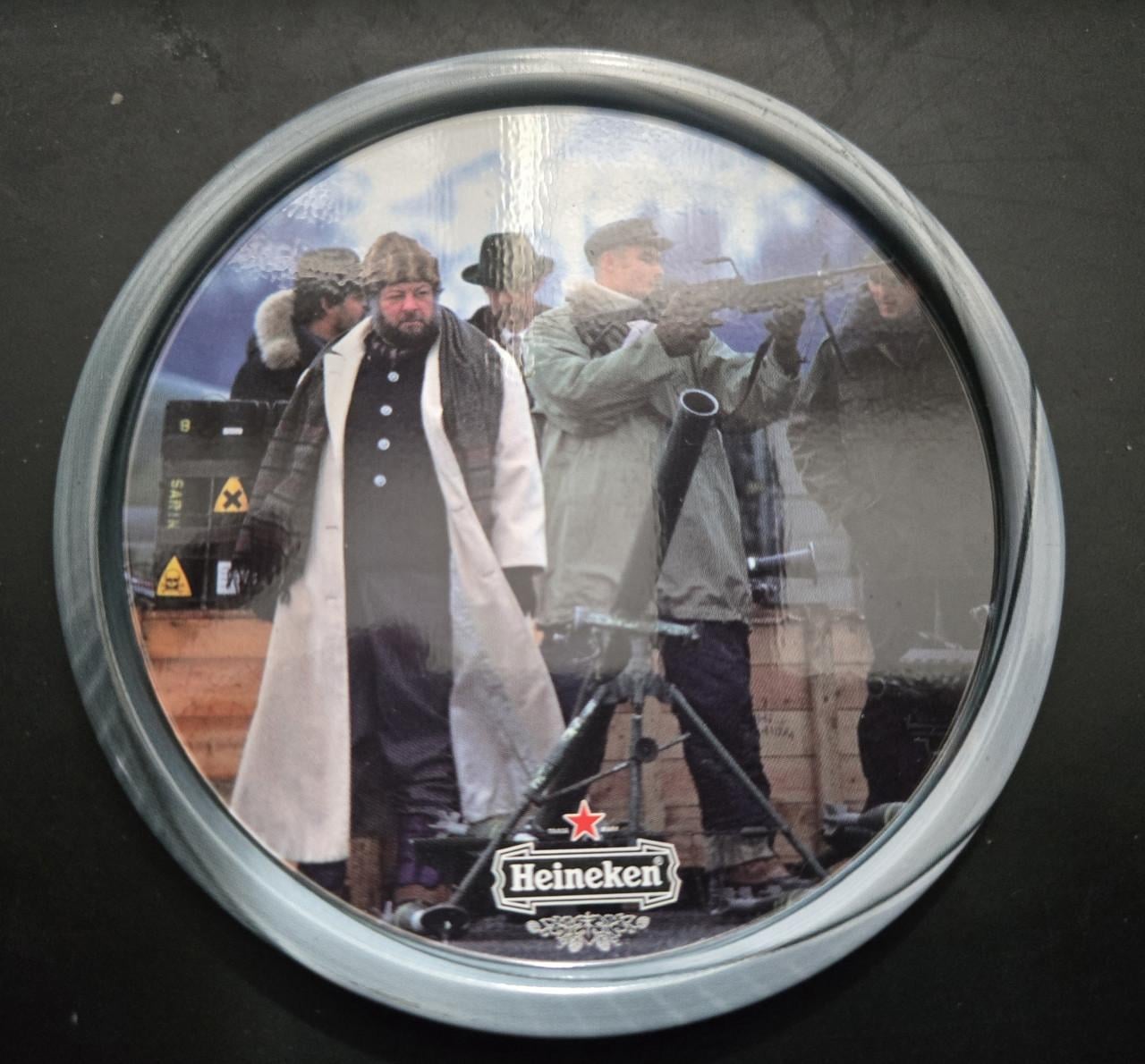 Blik met 9 bierviltjes van Heineken James Bond "Tomorrow Never Dies