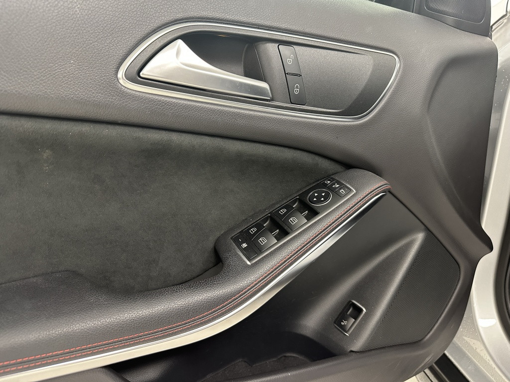 Mercedes-Benz Gla-klasse 180 amg night ed. | panoramadak | keyless-go | 19'