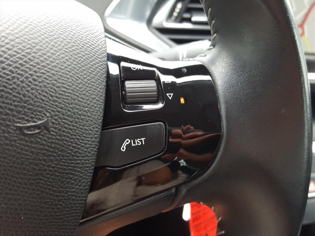 Peugeot 308 1.2 e-thp 110pk blue lease premium | navigatie | bt | cruise & 