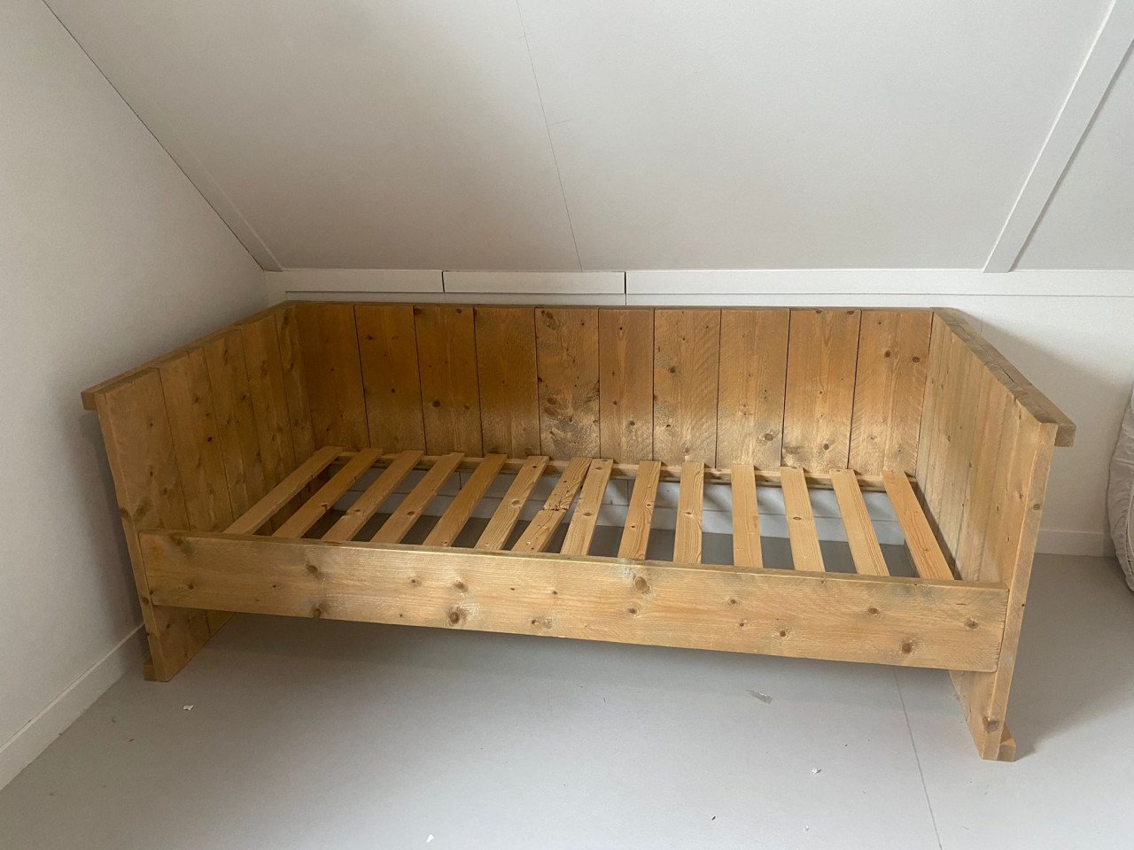 Bed steigerhout