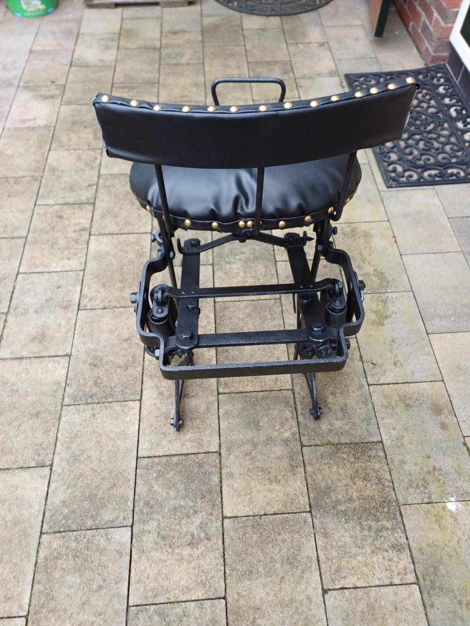 ANTIEKE PLOEGSTOEL/KRUK