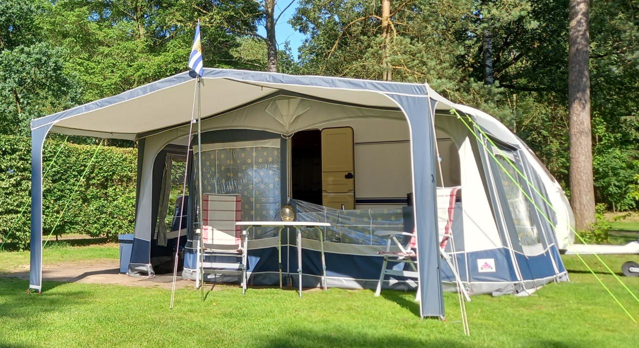 Beyerland 460 met voortent en luifel