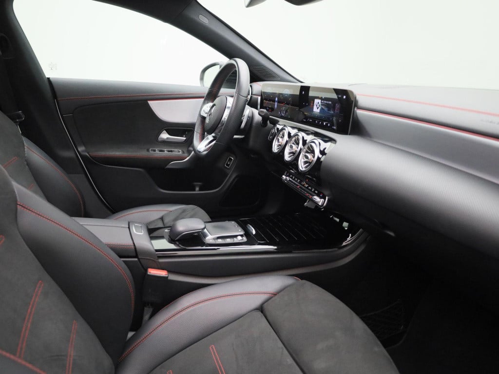 Mercedes-Benz Cla shooting brake 200 business solution amg | automaat | pan