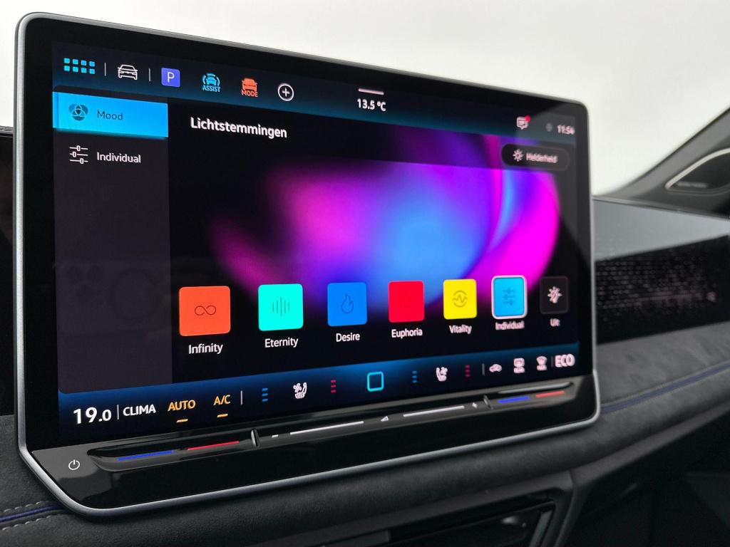 Volkswagen Tiguan r-line edition 272 plug in hybride black style pakket