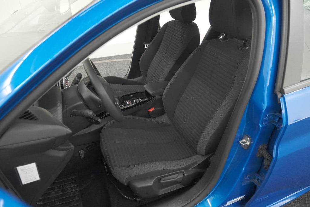 Peugeot 208 ev active 50 kwh | navigatie | apple carplay | climate control