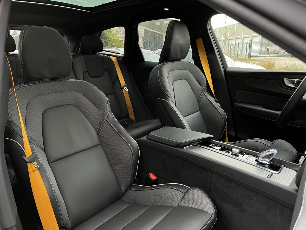 Volvo XC60 2.0 t8 plug-in hybrid awd polestar engineered | bowers&wilkins |