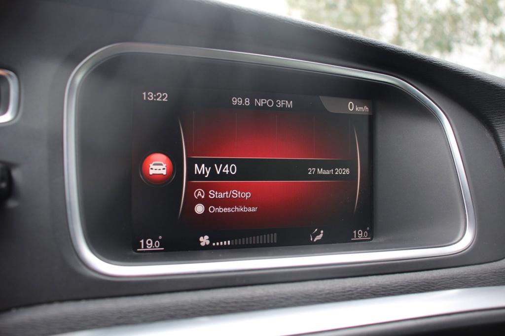 Volvo V40 1.5 t2 r-design automaat - leder/alcantara - led - navi - pdc + c