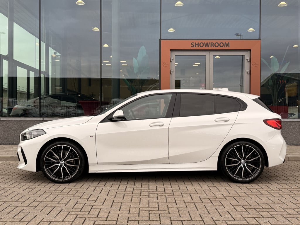 BMW 1 Serie 118i executive m-sport | stoelverwarming | led | stuurverwarmin