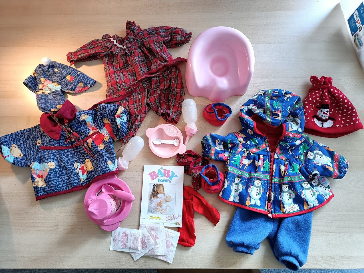 Baby Born pop met kleertjes & accessoires – klaar voor uren speelplezier!