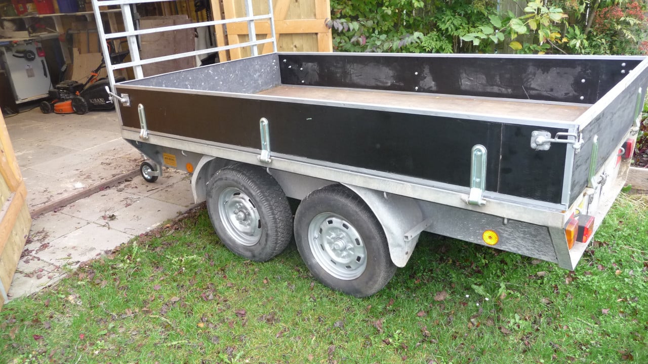 TE KOOP ongeremde aanhanger PLATEAUWAGEN tandemasser voor gewoon rijbewijs
