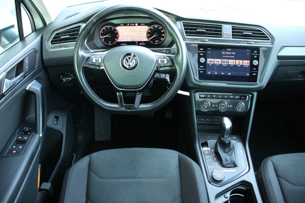 Volkswagen Tiguan 1.4 tsi 4motion r-line | pano | v.c. | acc | el. trekhaak
