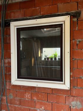 Te koop; kunststof draai-kiep raam